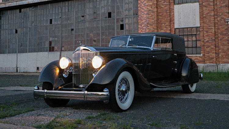 https://www.classic-car-auctions.info/wp-content/uploads/2018/06/1934-Packard-Twelve-Individual-Custom-Convertible-Victoria-by-Dietrich_22.jpg
