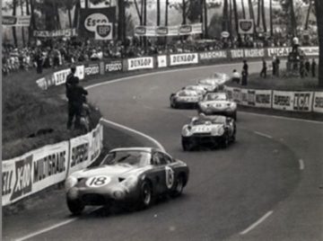 Phil Hill leading the NART Ferrari 330 TRI/LM on the opening lap of the 1963 24 Hours of Le Mans 
