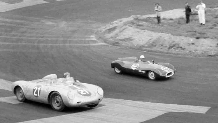 1957-08.09 Julius Voigt-Neilsen in 550A-0121 chases Ian Raby in his Cooper Climax at Roskilde, Denmark in September of 1957