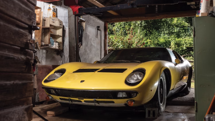 Yellow 1969 Lamborghini Miura P400 S