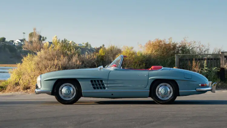 Open 1964 Mercedes-Benz 300 SL Roadster on sale in the RM Sotheby's Arizona Scottsdale 2022 classic car auction