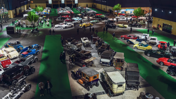 Bonhams Les Grandes Marques du Monde à Paris Sale: 3 February 2022 as a live auction in the Grand Palais Ephémère.