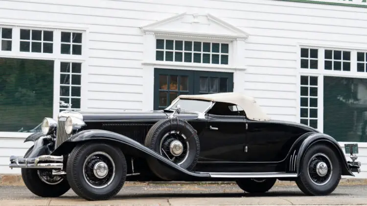 A 1932 Chrysler CG Imperial Custom Roadster topped the results at a new marque record $1,600,000 at the 2023 Gooding Mark Smith Estate auction in Virginia, USA.